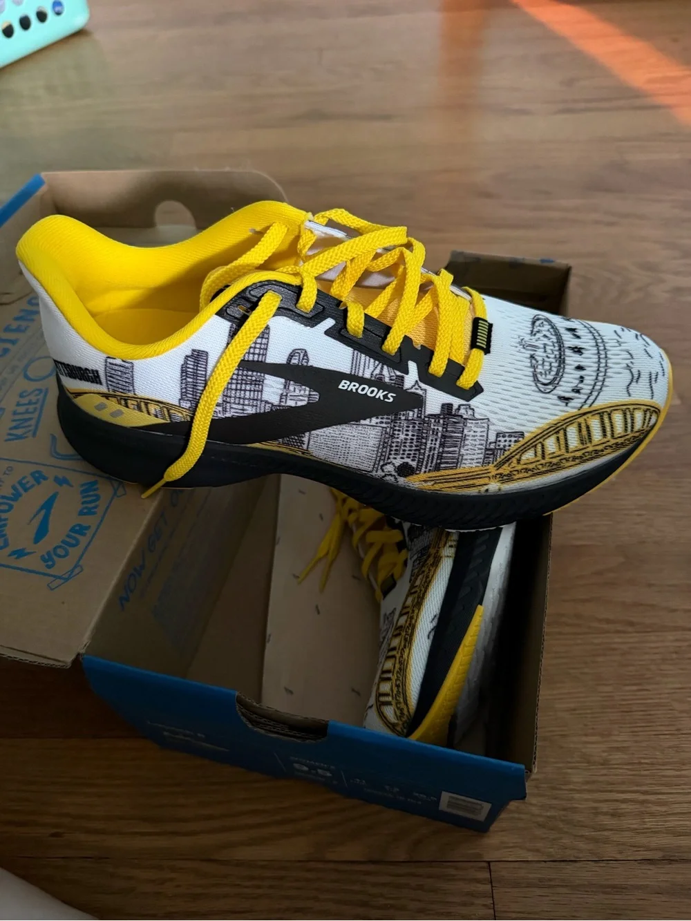 Brooks Launch 8 Pittsburgh Marathon edition